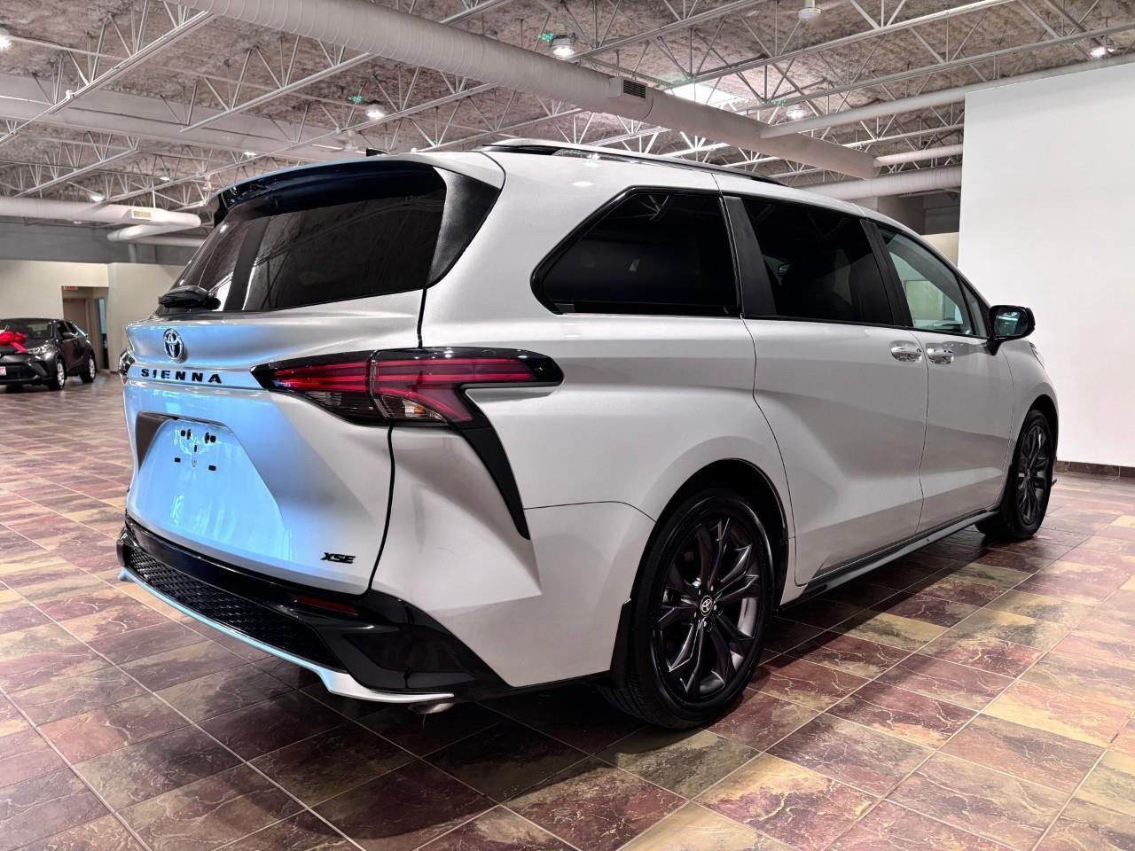 2025 Toyota Sienna XSE 7-Passenger Photo