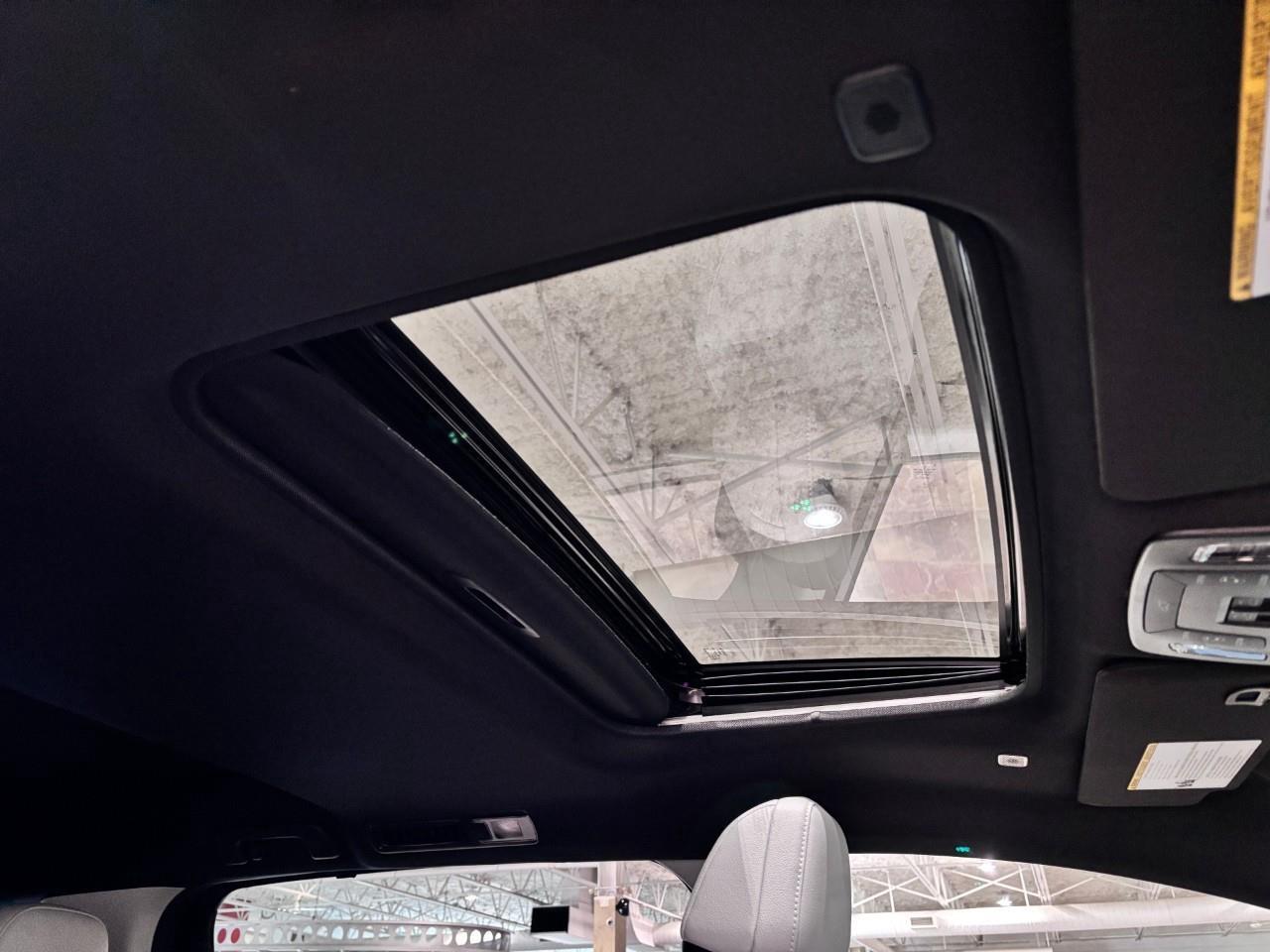 2025 Toyota Sienna XSE 7-Passenger Photo