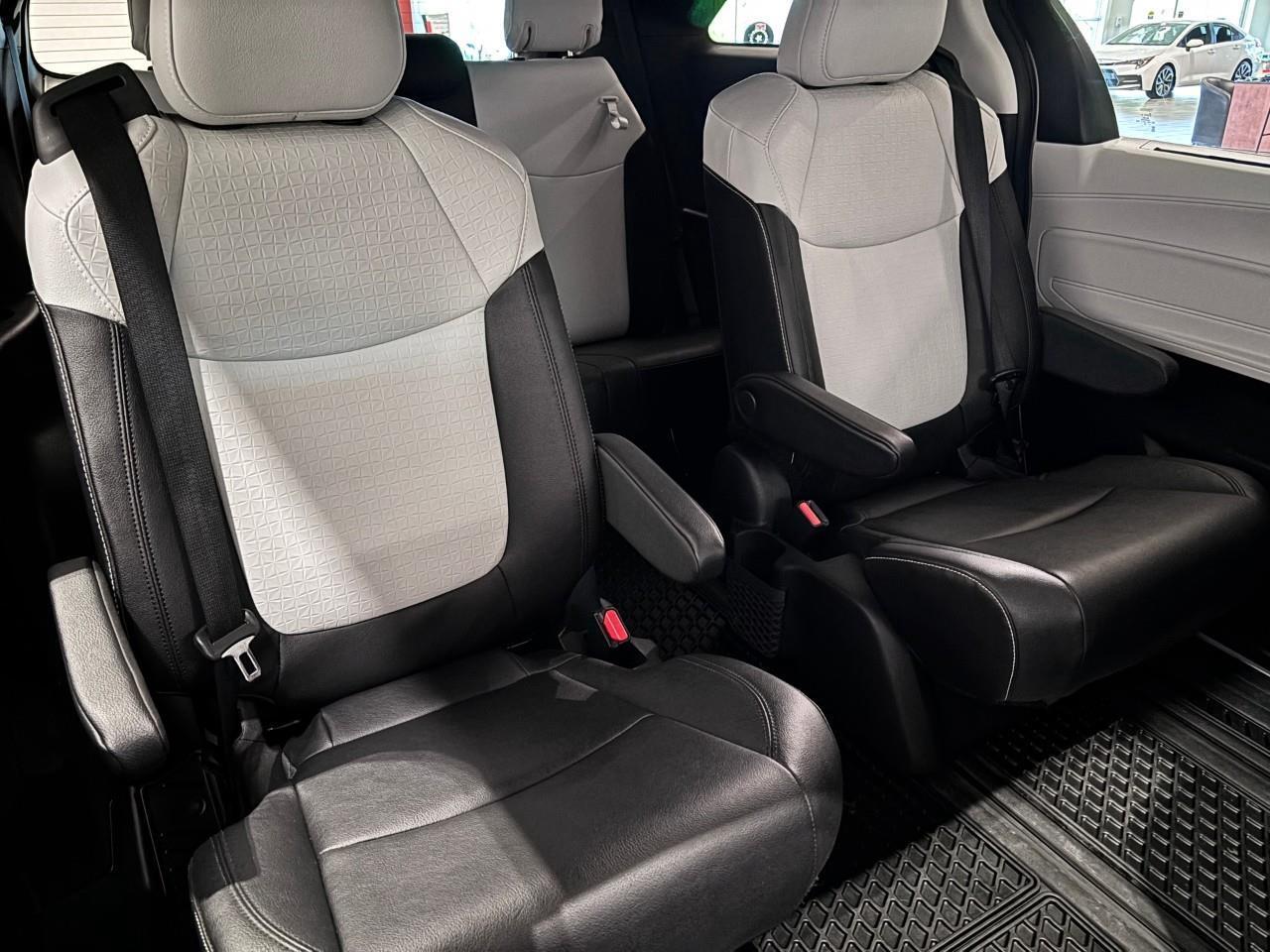 2025 Toyota Sienna XSE 7-Passenger Photo