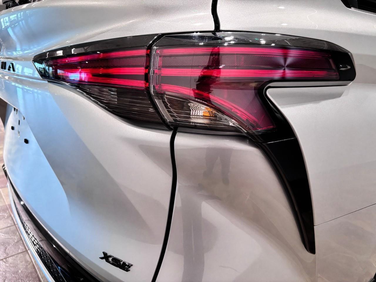 2025 Toyota Sienna XSE 7-Passenger Photo