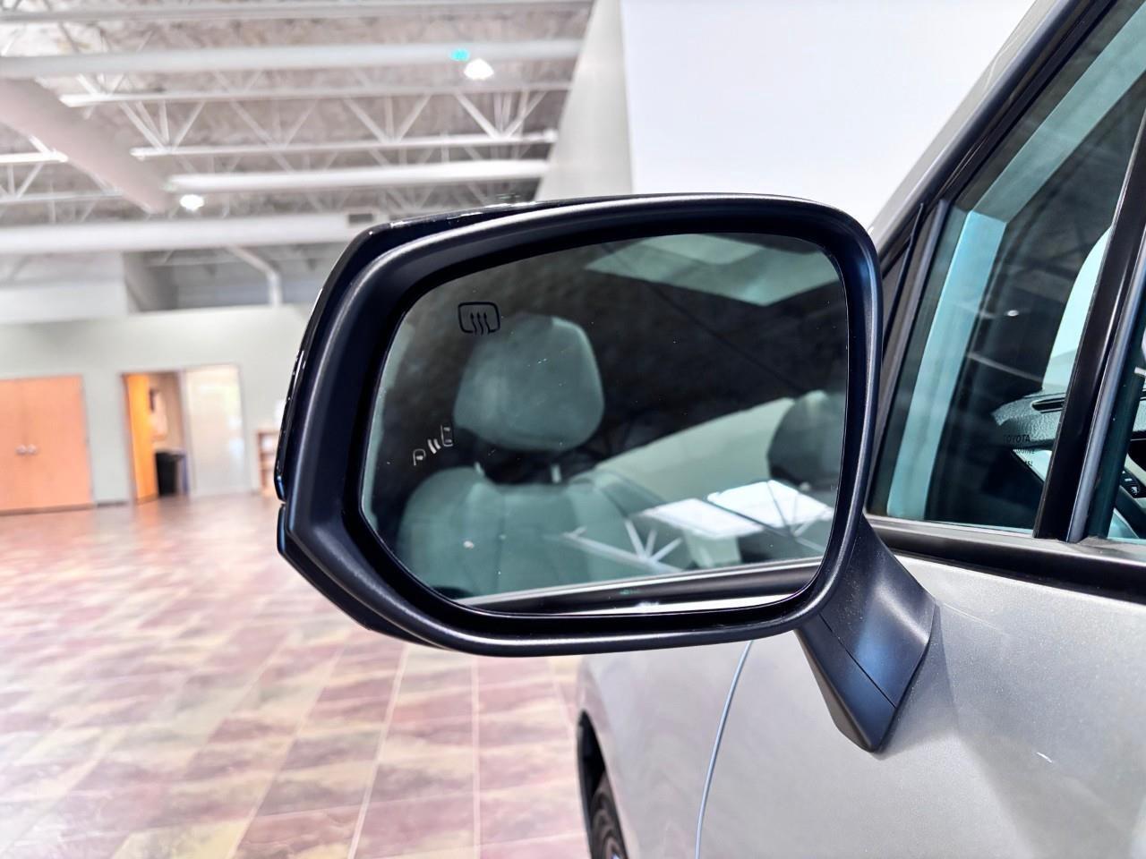 2025 Toyota Sienna XSE 7-Passenger Photo