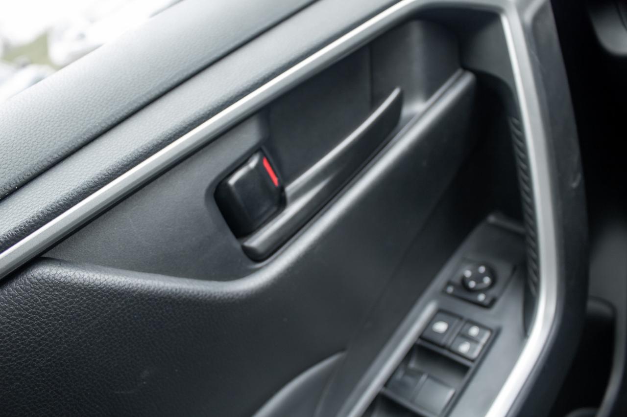 2023 Toyota RAV4 LE 4dr All-wheel Drive Photo