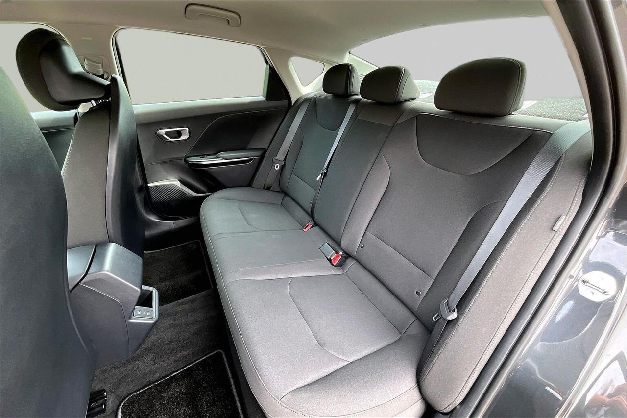 2026 Kia K4 LX   VERY LOW KM   ONE OWNER   CLEAN CARFAX Photo