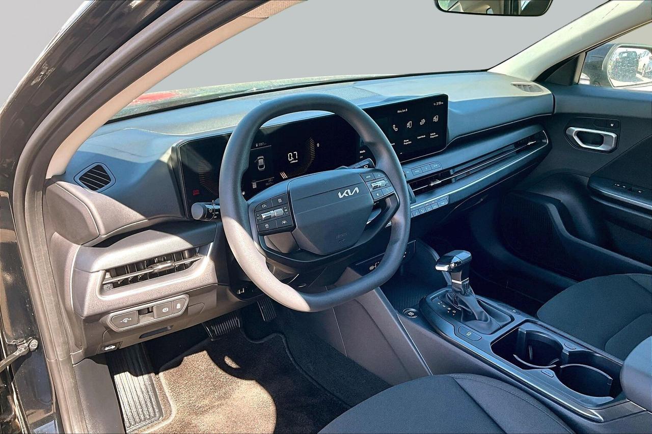 2026 Kia K4 LX   1 OWNER   NO ACCIDENT   LOW KM   LIKE NEW Photo