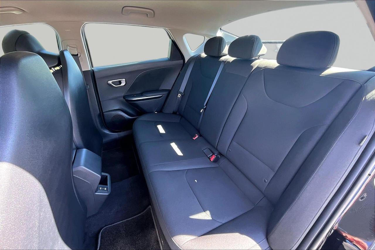 2026 Kia K4 LX   1 OWNER   NO ACCIDENT   LOW KM   LIKE NEW Photo