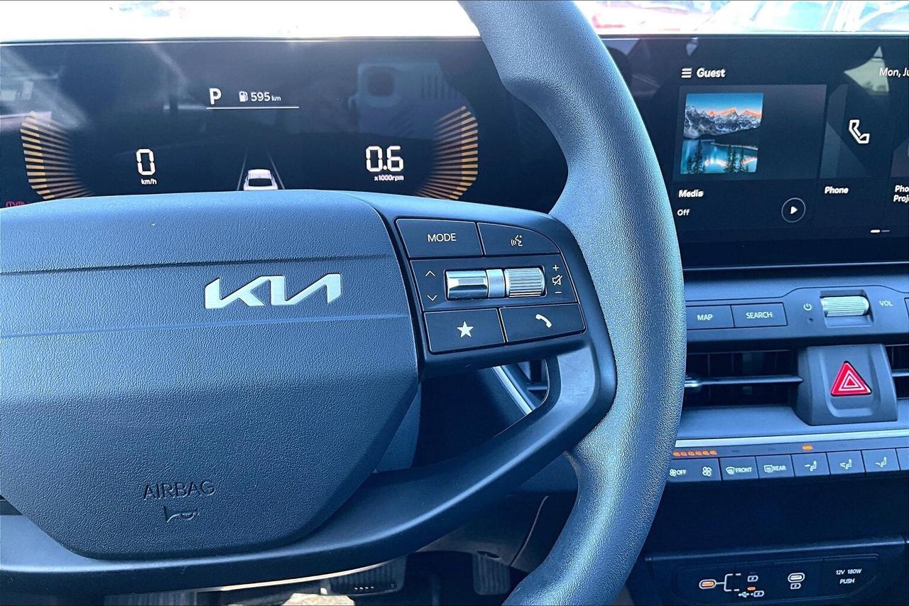 2026 Kia K4 LX   1 OWNER   NO ACCIDENT   LOW KM   LIKE NEW Photo