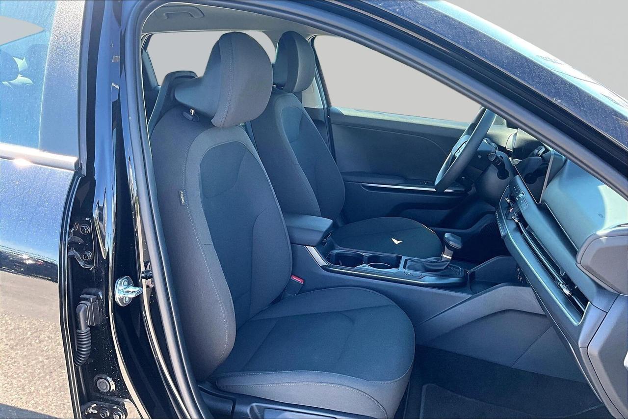 2026 Kia K4 LX   1 OWNER   NO ACCIDENT   LOW KM   LIKE NEW Photo