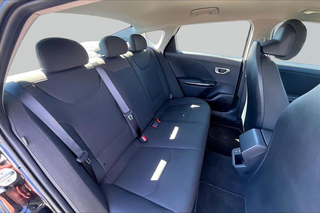 2026 Kia K4 LX   1 OWNER   NO ACCIDENT   LOW KM   LIKE NEW Photo