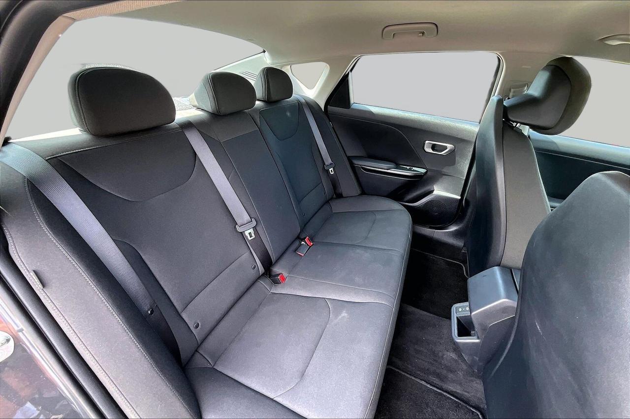 2026 Kia K4 LX   ACCIDENT FREE   LIKE NEW   LOW KM Photo