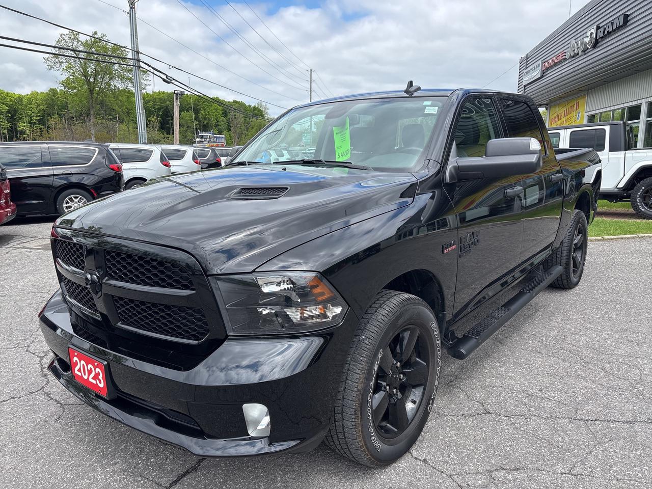2023 RAM 1500 Classic EXPRESS Photo2