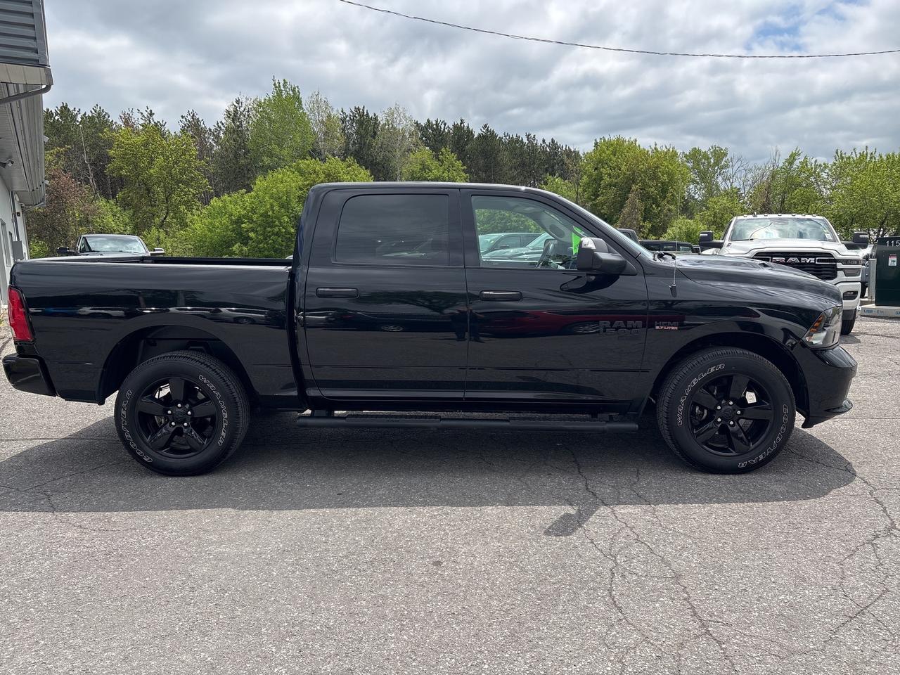 2023 RAM 1500 Classic EXPRESS Photo