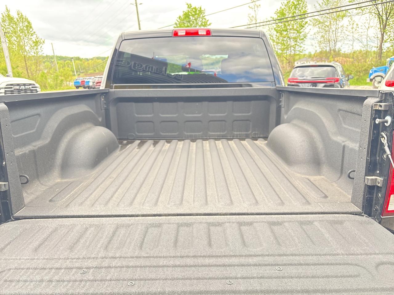 2023 RAM 1500 Classic EXPRESS Photo