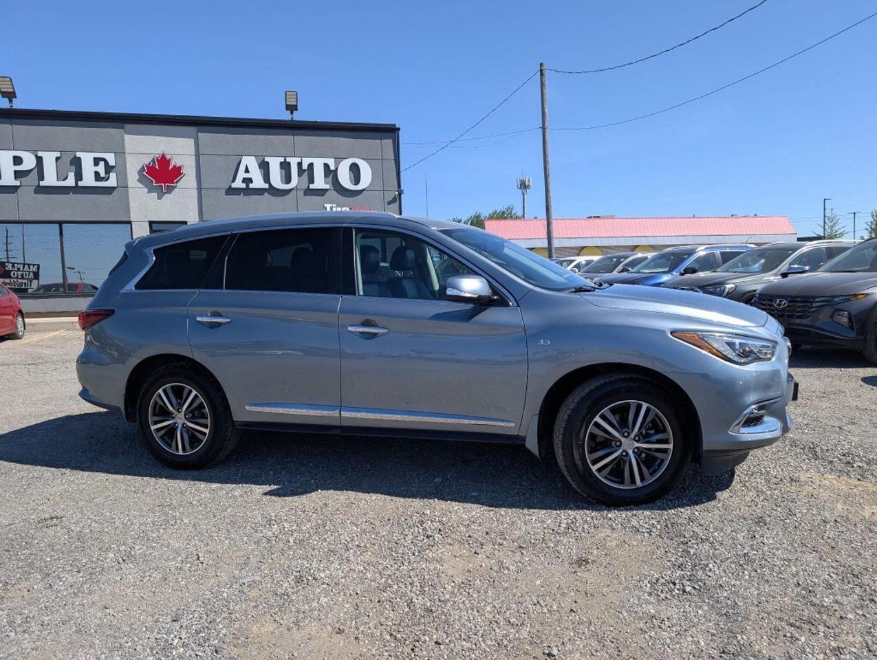 2017 Infiniti QX60 AWD   LEATHER   SUNROOF   CAMERA   HTD SEATS & STE Photo4