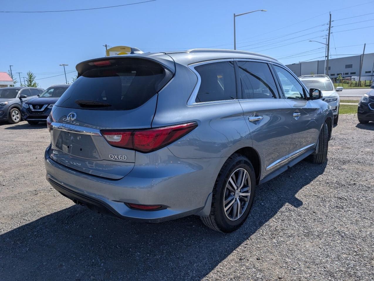 2017 Infiniti QX60 AWD   LEATHER   SUNROOF   CAMERA   HTD SEATS & STE Photo
