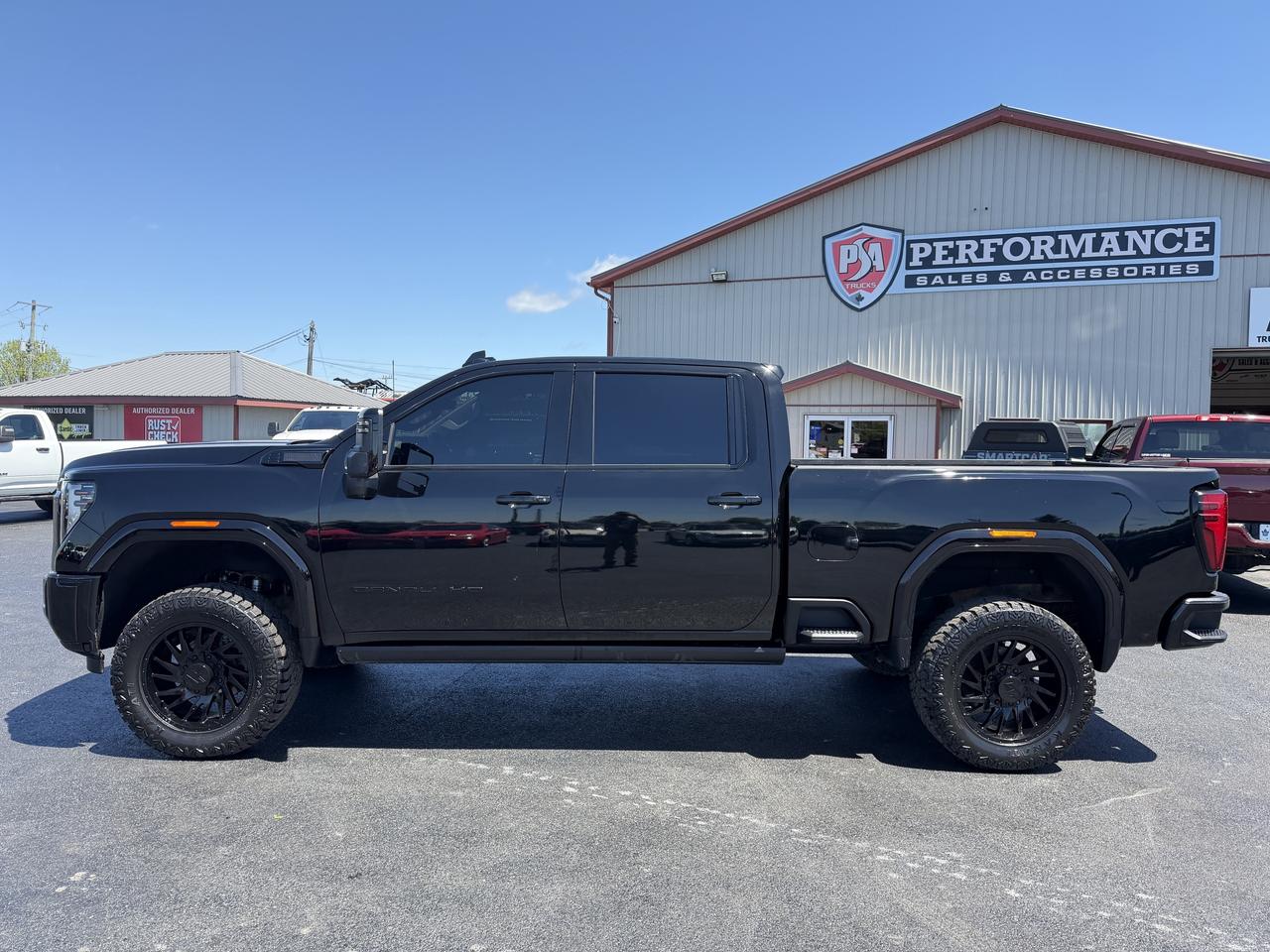 2024 GMC SIERRA 2500HD 4WD Crew Cab 159  Denali Photo