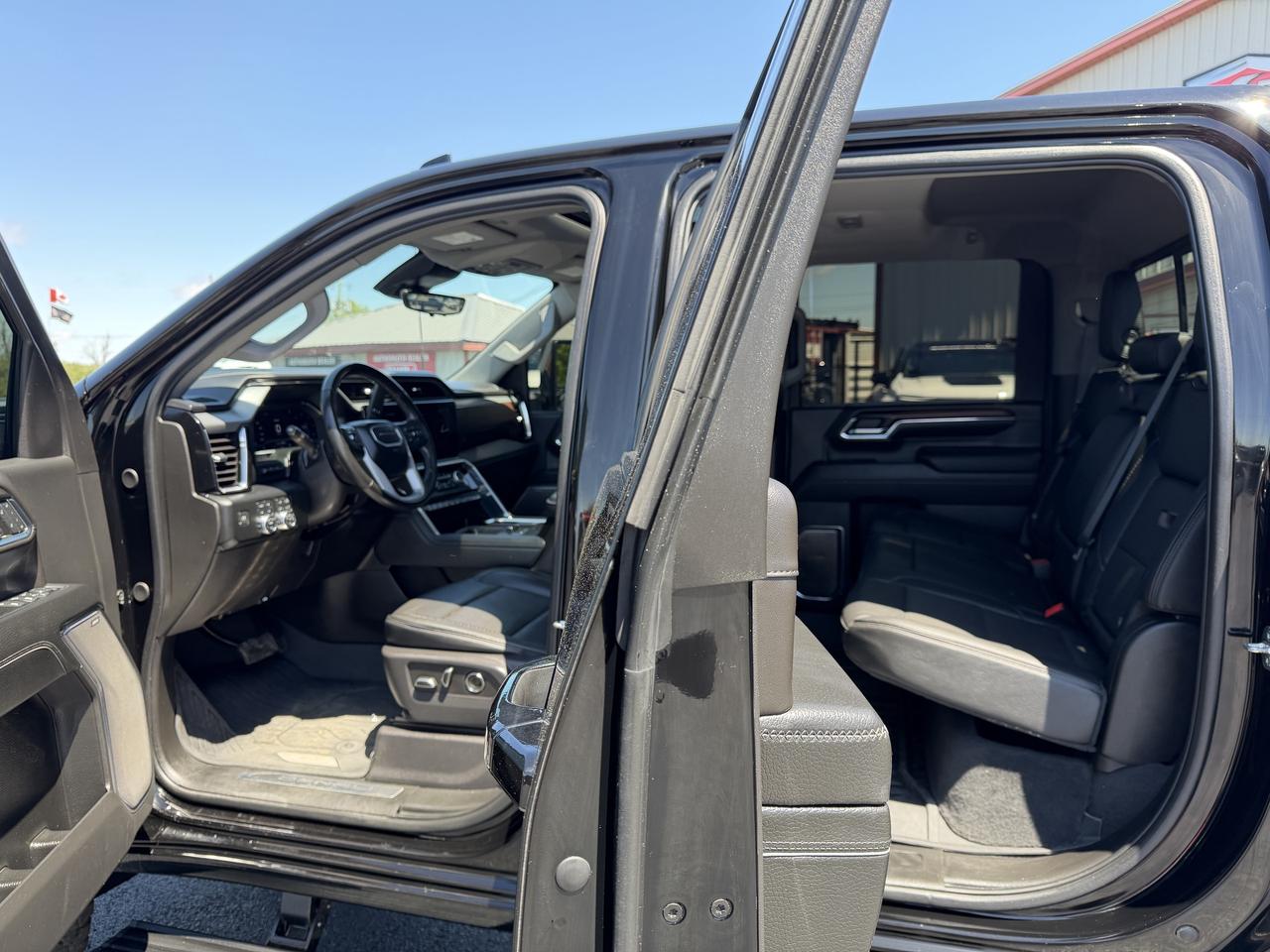 2024 GMC SIERRA 2500HD 4WD Crew Cab 159  Denali Photo