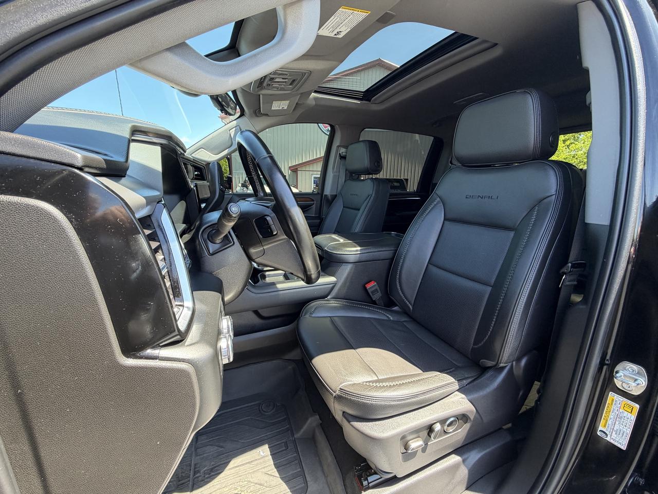 2024 GMC SIERRA 2500HD 4WD Crew Cab 159  Denali Photo