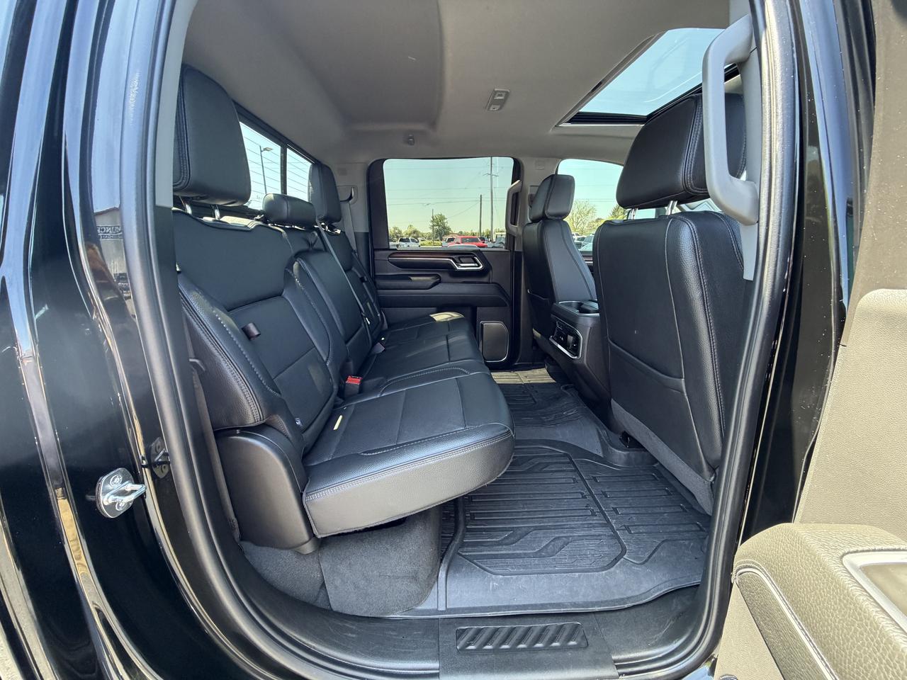 2024 GMC SIERRA 2500HD 4WD Crew Cab 159  Denali Photo
