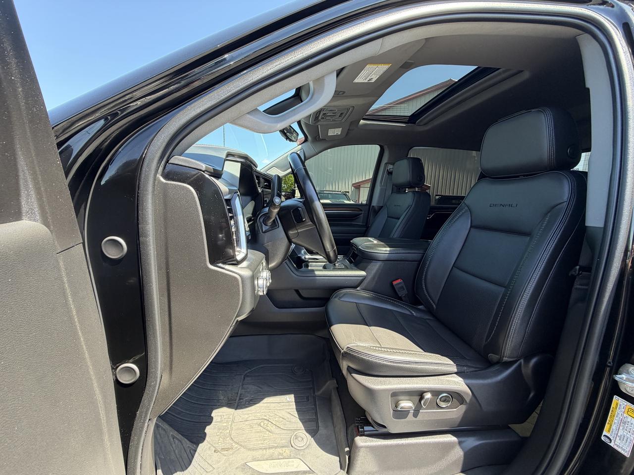 2024 GMC SIERRA 2500HD 4WD Crew Cab 159  Denali Photo
