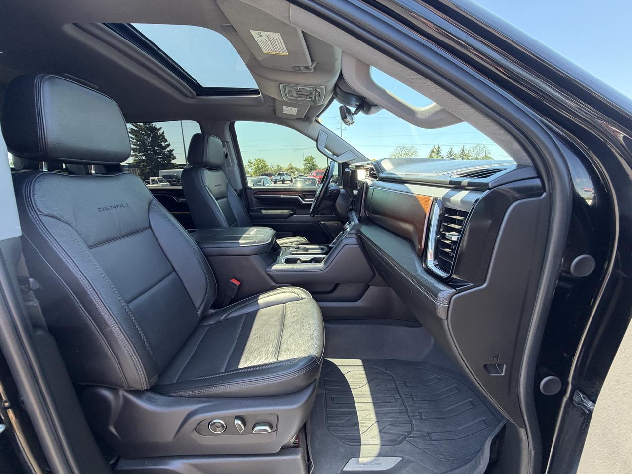 2024 GMC SIERRA 2500HD 4WD Crew Cab 159  Denali Photo