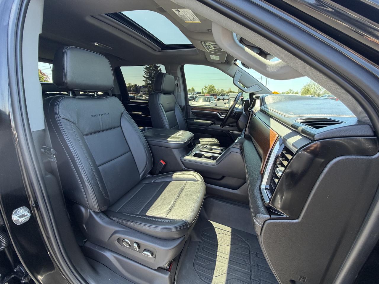 2024 GMC SIERRA 2500HD 4WD Crew Cab 159  Denali Photo
