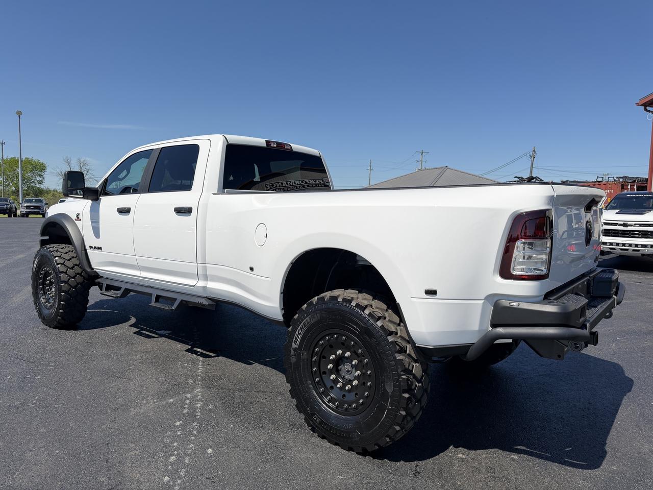 2024 RAM 5500 SLT SEVERE DUTY Photo