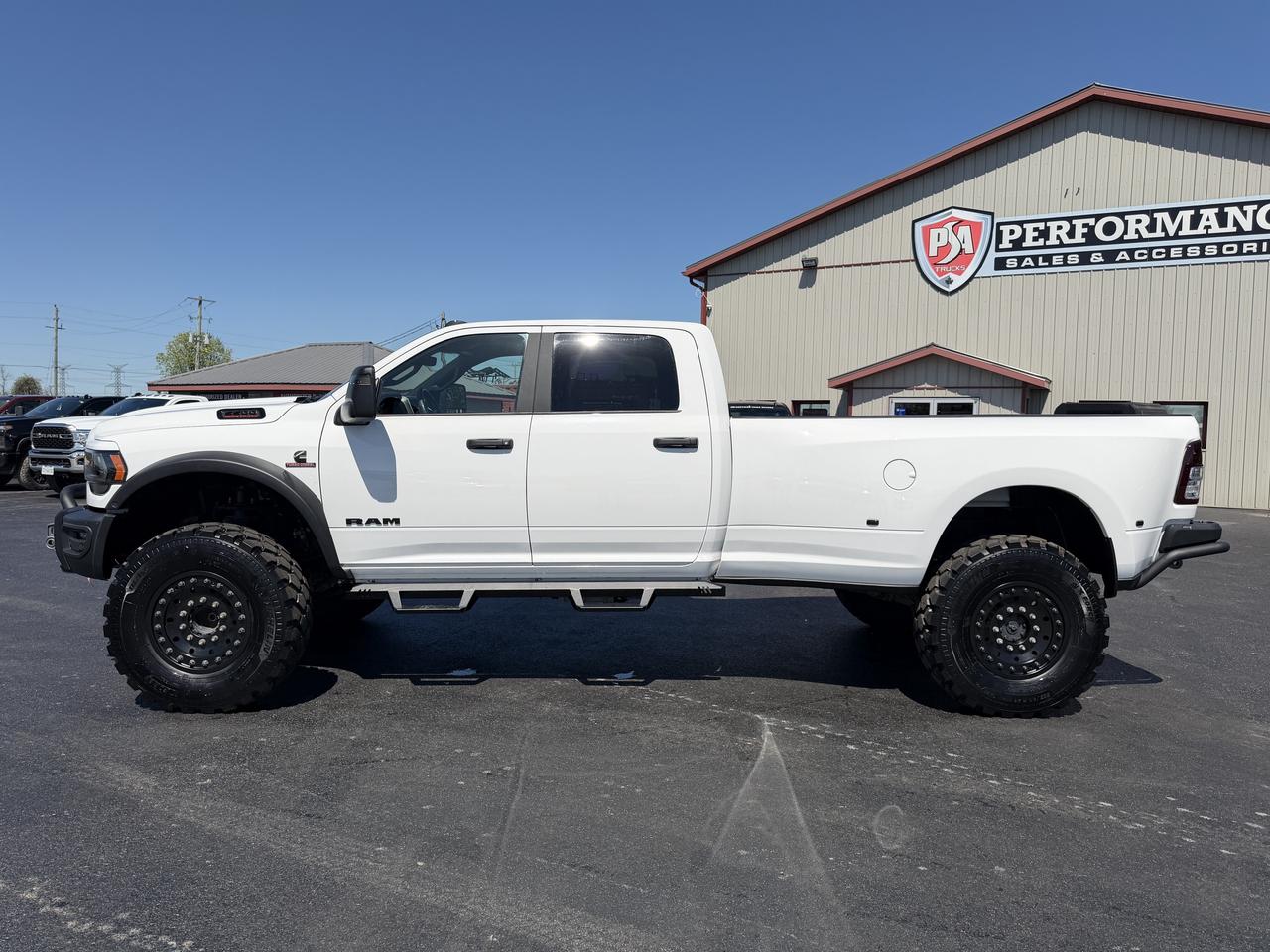 2024 RAM 5500 SLT SEVERE DUTY Photo