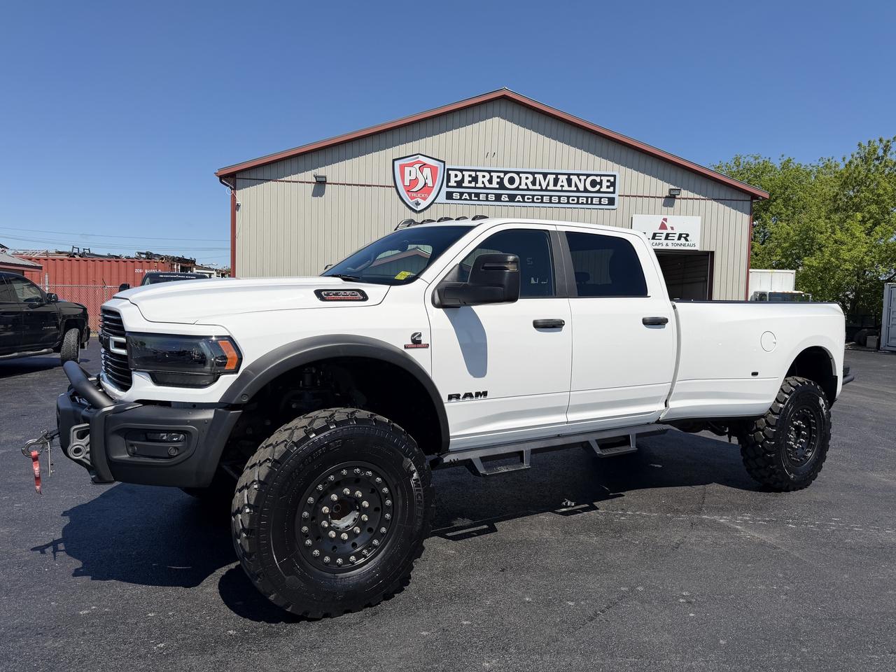 2024 RAM 5500 SLT SEVERE DUTY Photo2