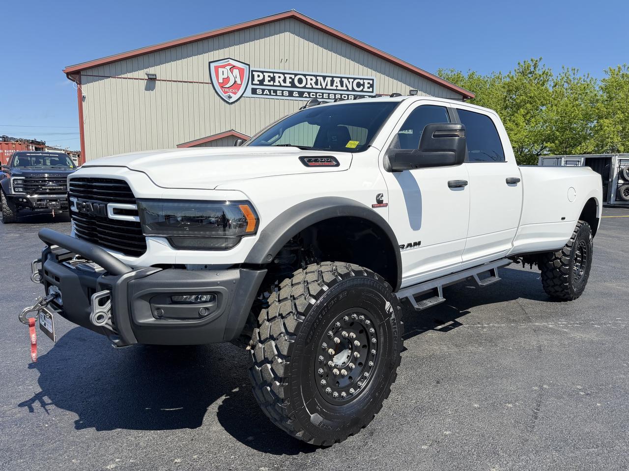 2024 RAM 5500 SLT SEVERE DUTY Photo