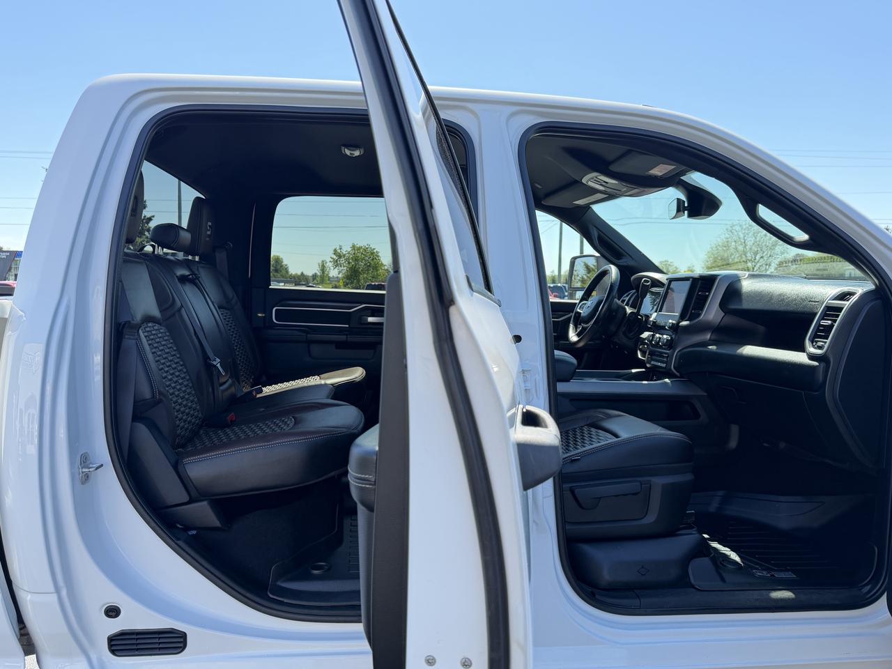 2024 RAM 5500 SLT SEVERE DUTY Photo