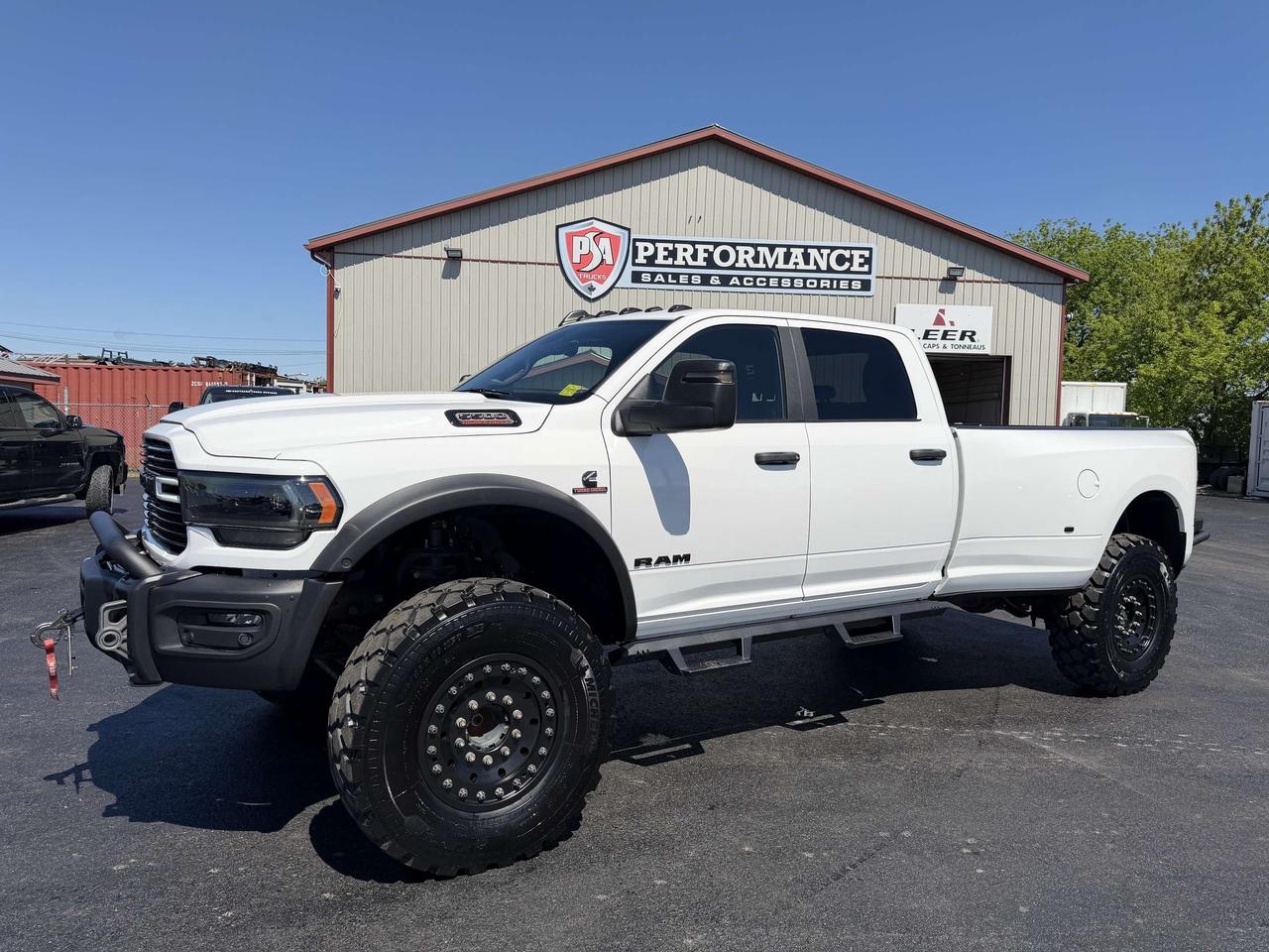 2024 RAM 5500 SLT SEVERE DUTY Photo