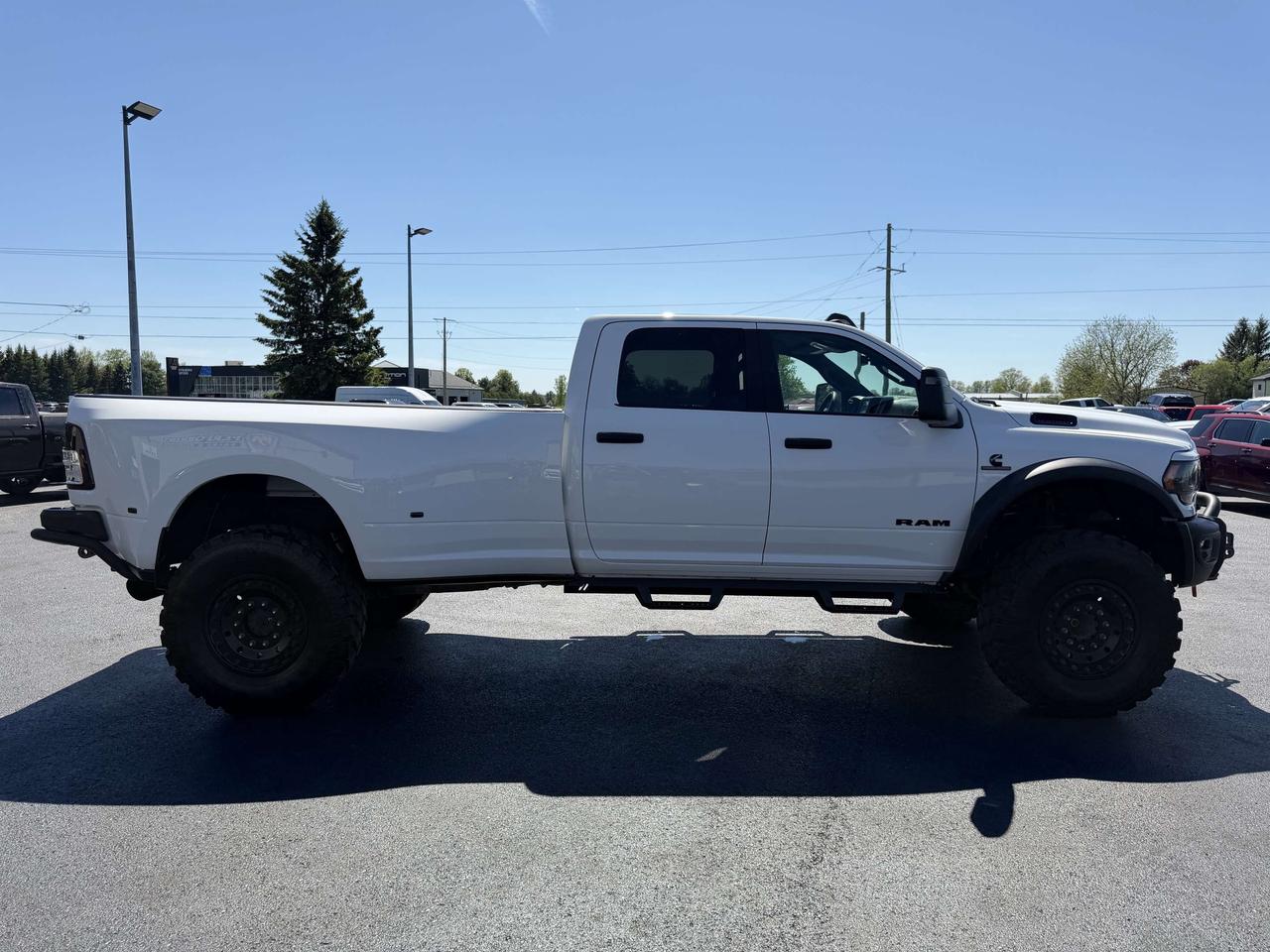 2024 RAM 5500 SLT SEVERE DUTY Photo