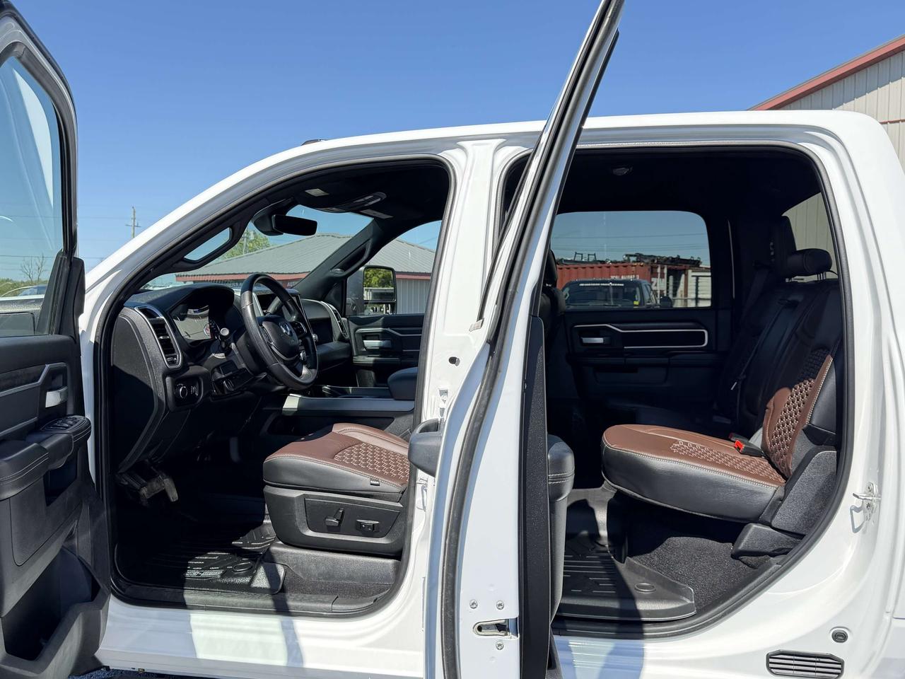 2024 RAM 5500 SLT SEVERE DUTY Photo