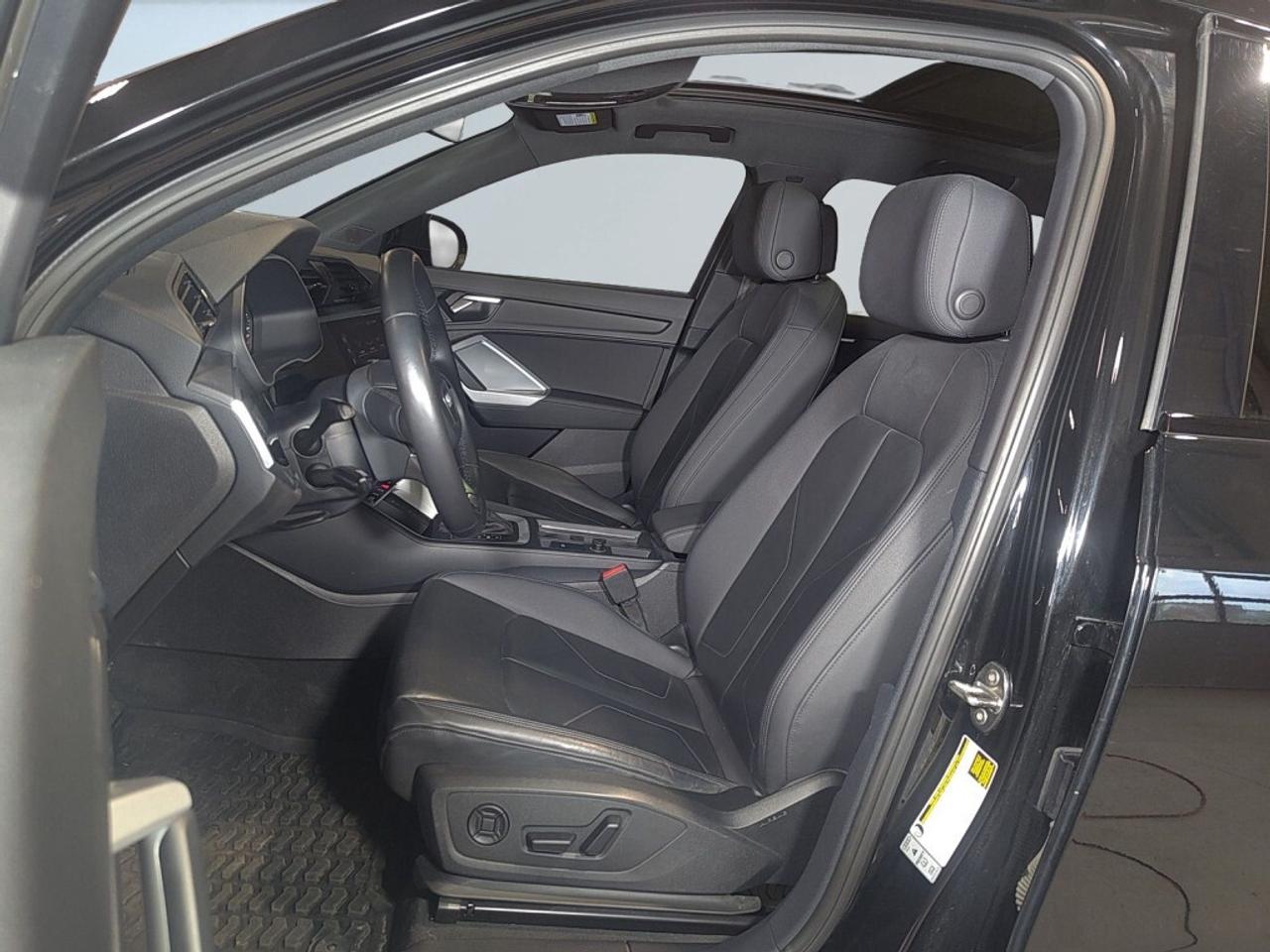 2022 Audi Q3 40 Premium quattro /NAVI/Leather/Sunroof/Drive Ass Photo