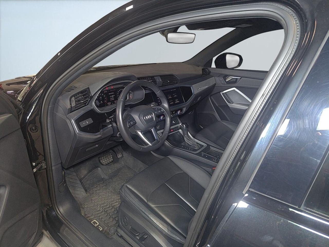 2022 Audi Q3 40 Premium quattro /NAVI/Leather/Sunroof/Drive Ass Photo