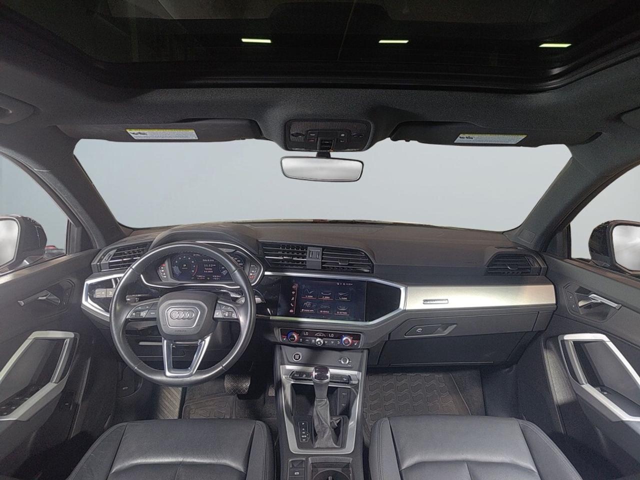 2022 Audi Q3 40 Premium quattro /NAVI/Leather/Sunroof/Drive Ass Photo