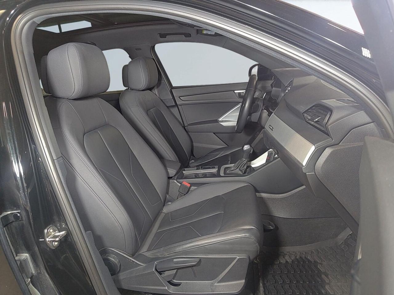2022 Audi Q3 40 Premium quattro /NAVI/Leather/Sunroof/Drive Ass Photo