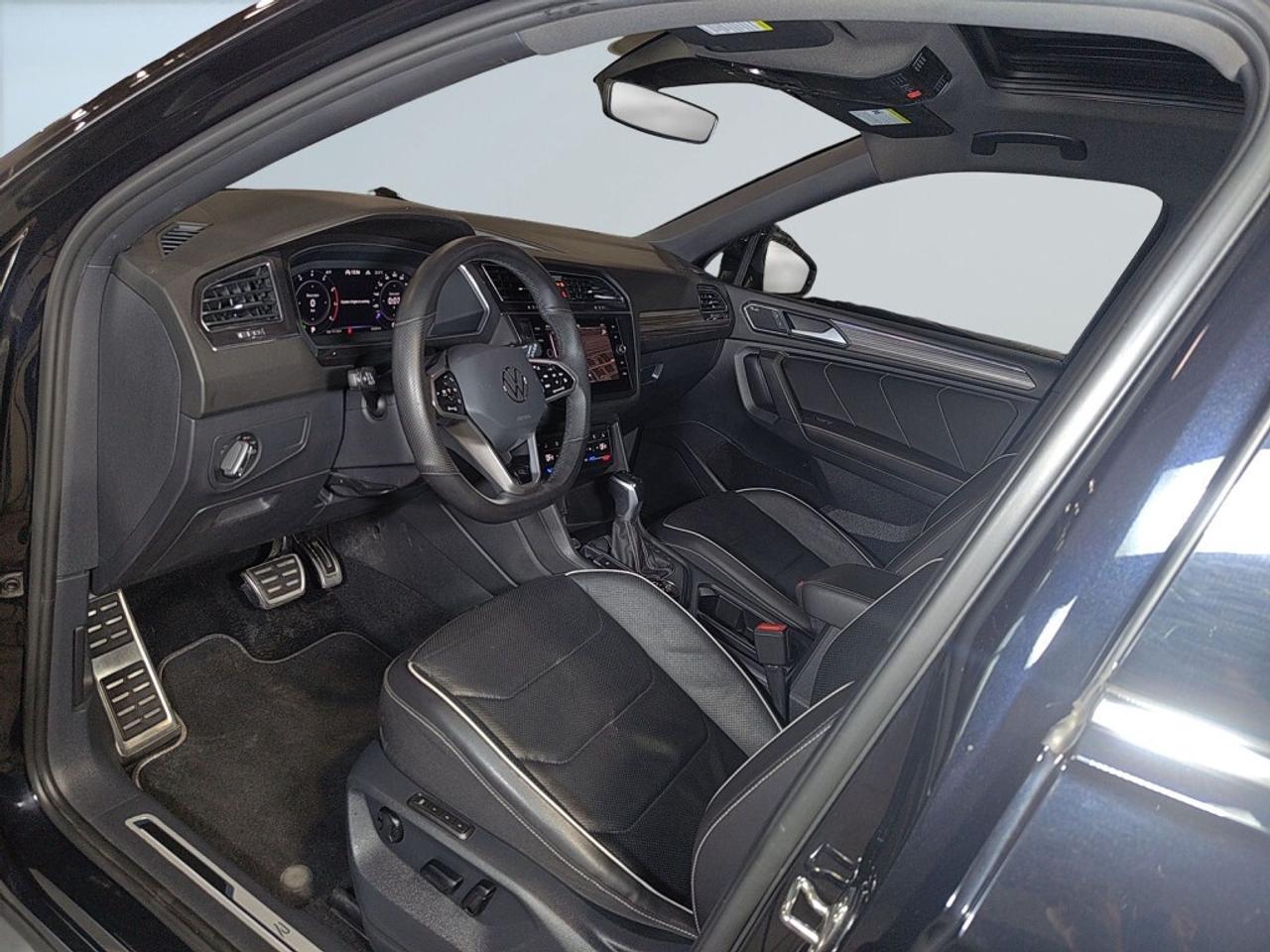 2022 Volkswagen Tiguan Highline R-Line 4MOTION/Clean carfax/ Leather/Sunr Photo