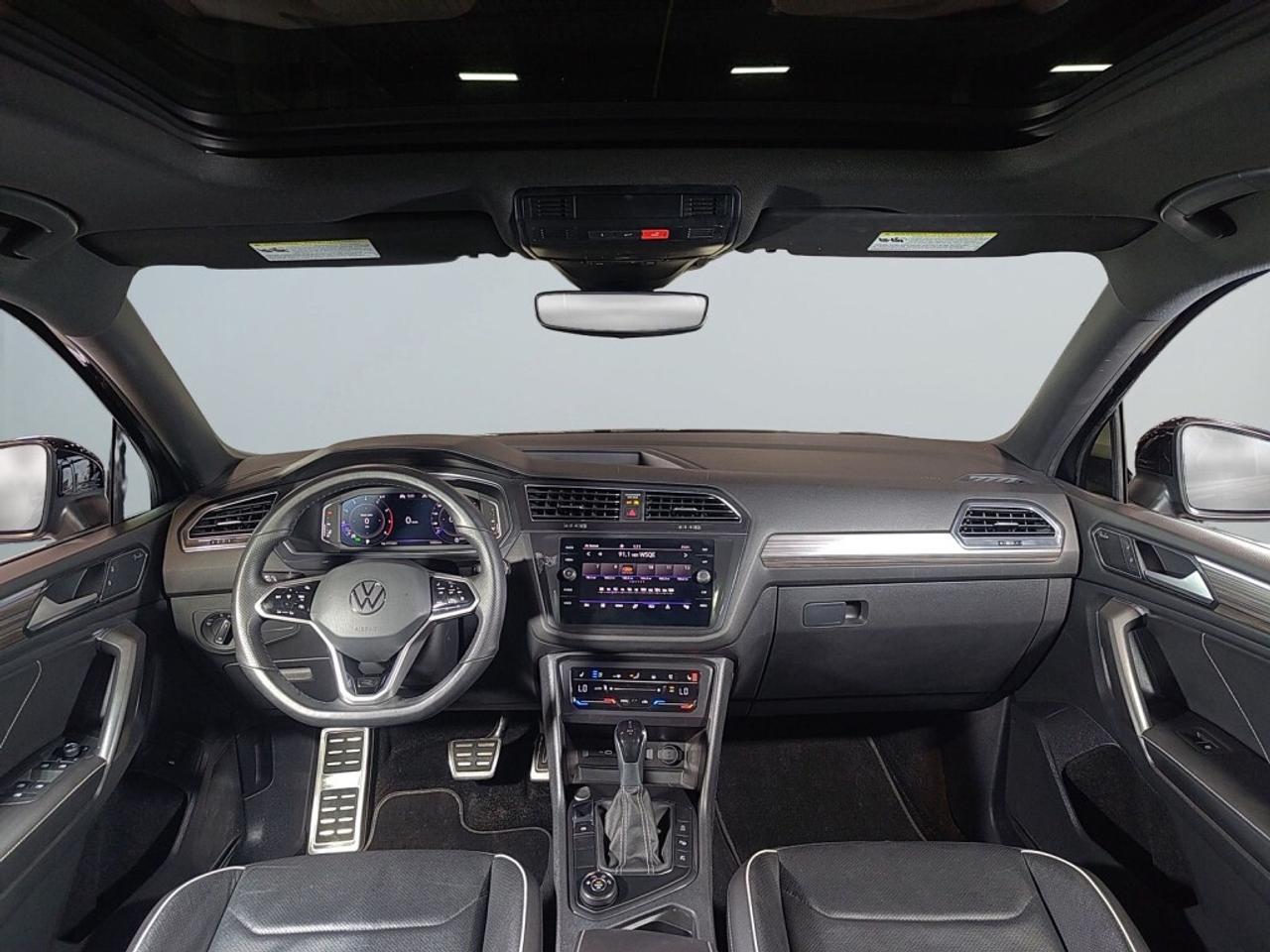 2022 Volkswagen Tiguan Highline R-Line 4MOTION/Clean carfax/ Leather/Sunr Photo