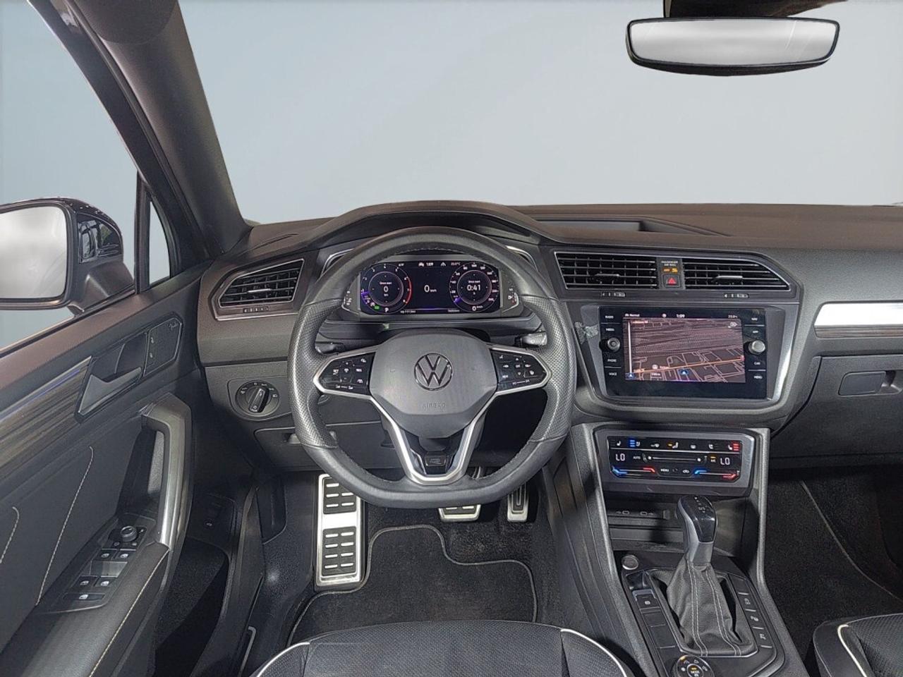 2022 Volkswagen Tiguan Highline R-Line 4MOTION/Clean carfax/ Leather/Sunr Photo