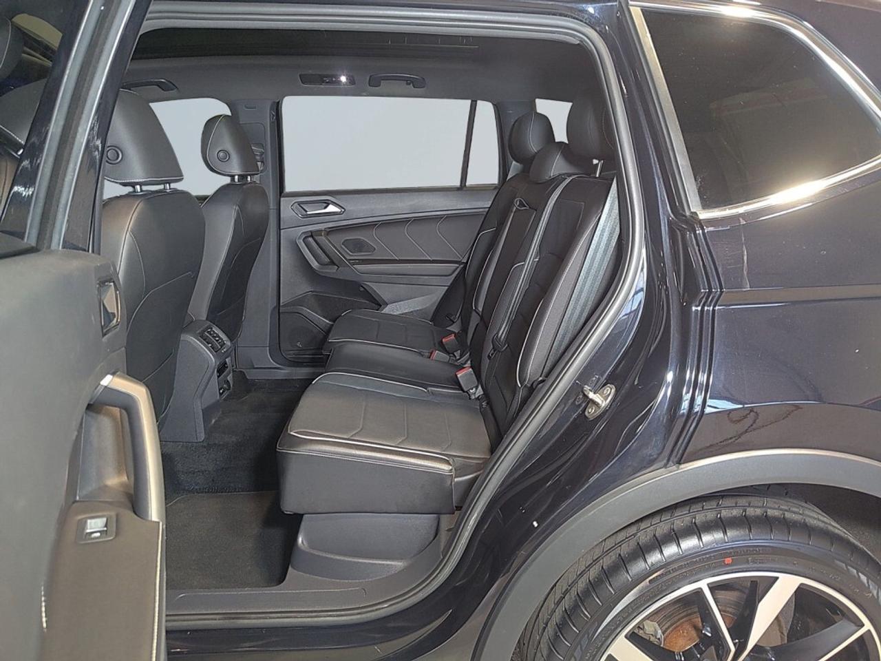 2022 Volkswagen Tiguan Highline R-Line 4MOTION/Clean carfax/ Leather/Sunr Photo