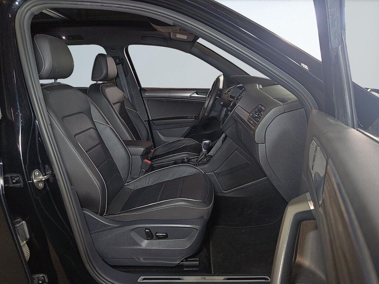 2022 Volkswagen Tiguan Highline R-Line 4MOTION/Clean carfax/ Leather/Sunr Photo