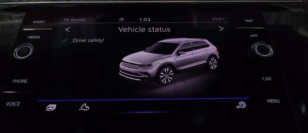 2022 Volkswagen Tiguan Highline R-Line 4MOTION/Clean carfax/ Leather/Sunr Photo