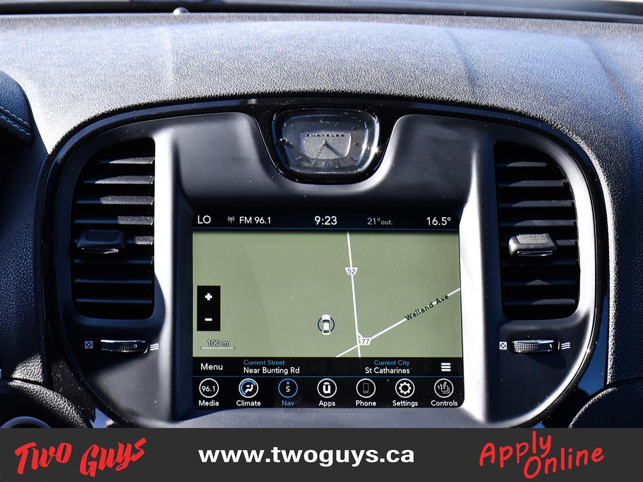 2023 Chrysler 300 300S AWD Panoroof Leather Nav Back Up Camera Photo