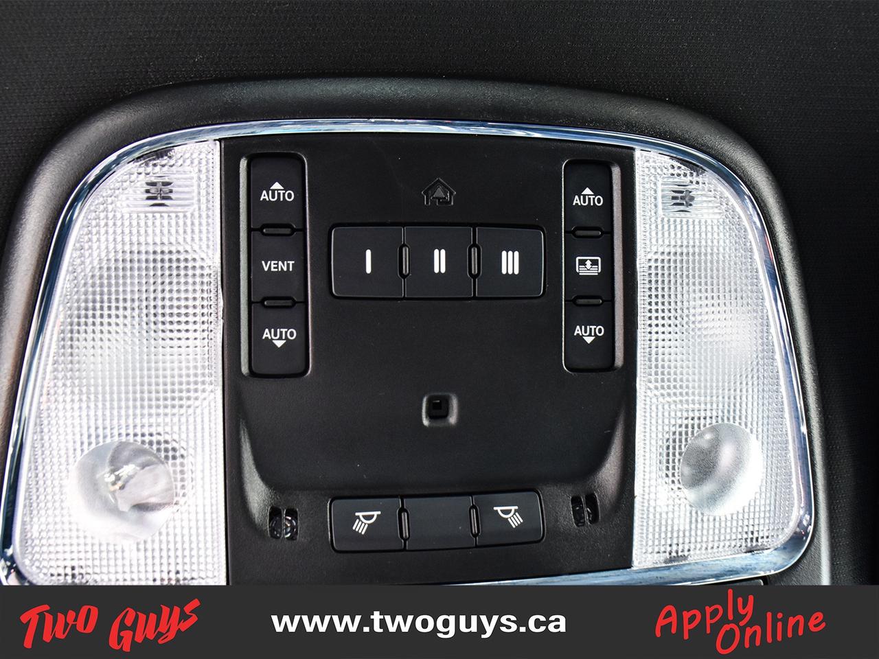2023 Chrysler 300 300S AWD Panoroof Leather Nav Back Up Camera Photo
