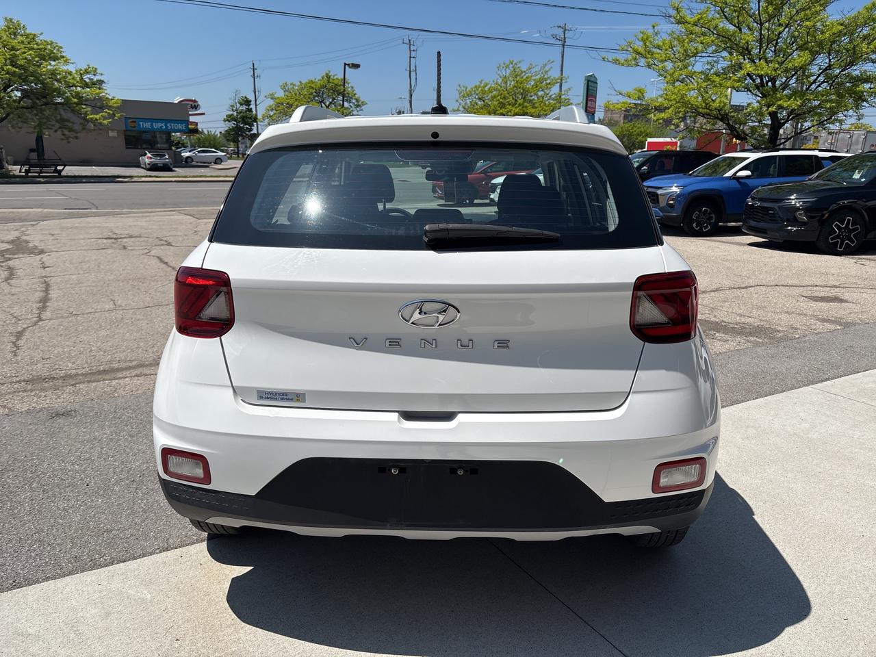 2023 Hyundai Venue Preferred IVT Back Up Camera Heated Front Seats Photo4