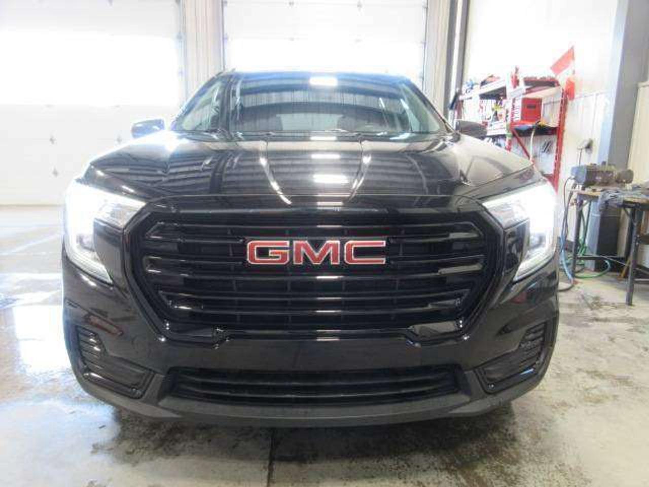 2022 GMC Terrain SLE AWD, HTD. SEATS, A/C, APPLE/ANDROID, 61K! Photo