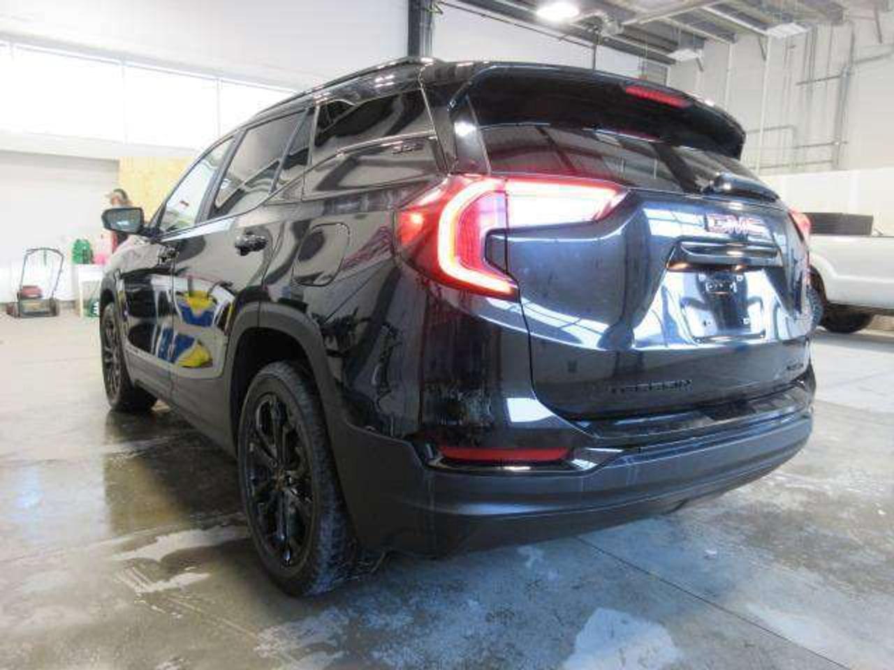 2022 GMC Terrain SLE AWD, HTD. SEATS, A/C, APPLE/ANDROID, 61K! Photo