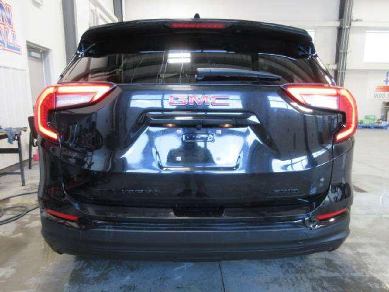 2022 GMC Terrain SLE AWD, HTD. SEATS, A/C, APPLE/ANDROID, 61K! Photo