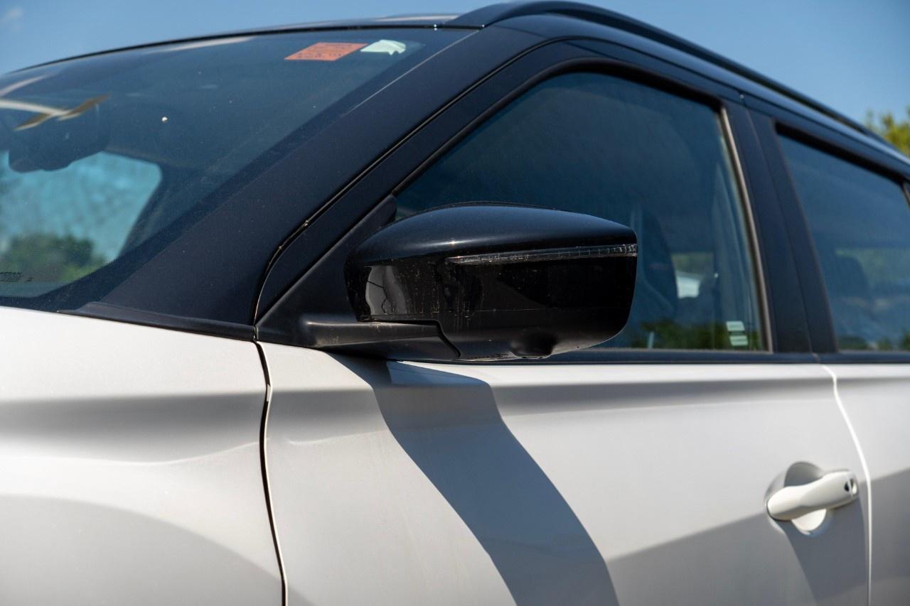 2023 Nissan Kicks SR FWD Photo3